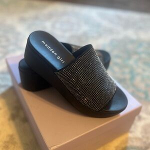 NWT Madden girl Bling 💎💎💎sandals 👡👡🖤🖤🖤🤍🤍🤍